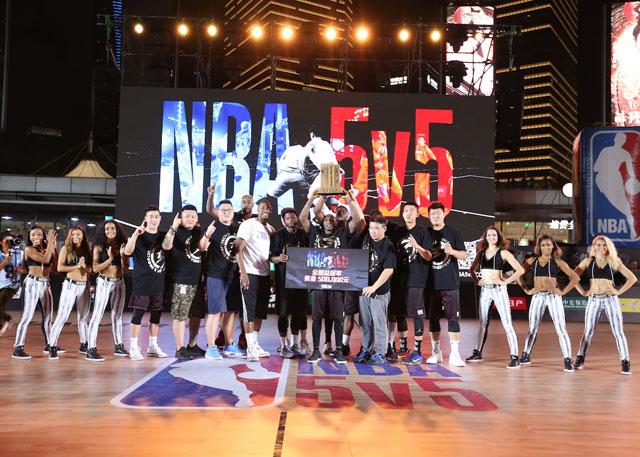 本赛季仅快船在三节结束落后时没赢过球，共计0胜14负